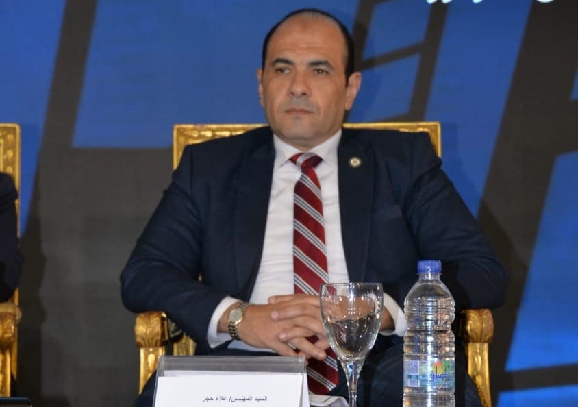 المهندس علاء حجر ، وكيل وزارة البترول للمكتب الفني
